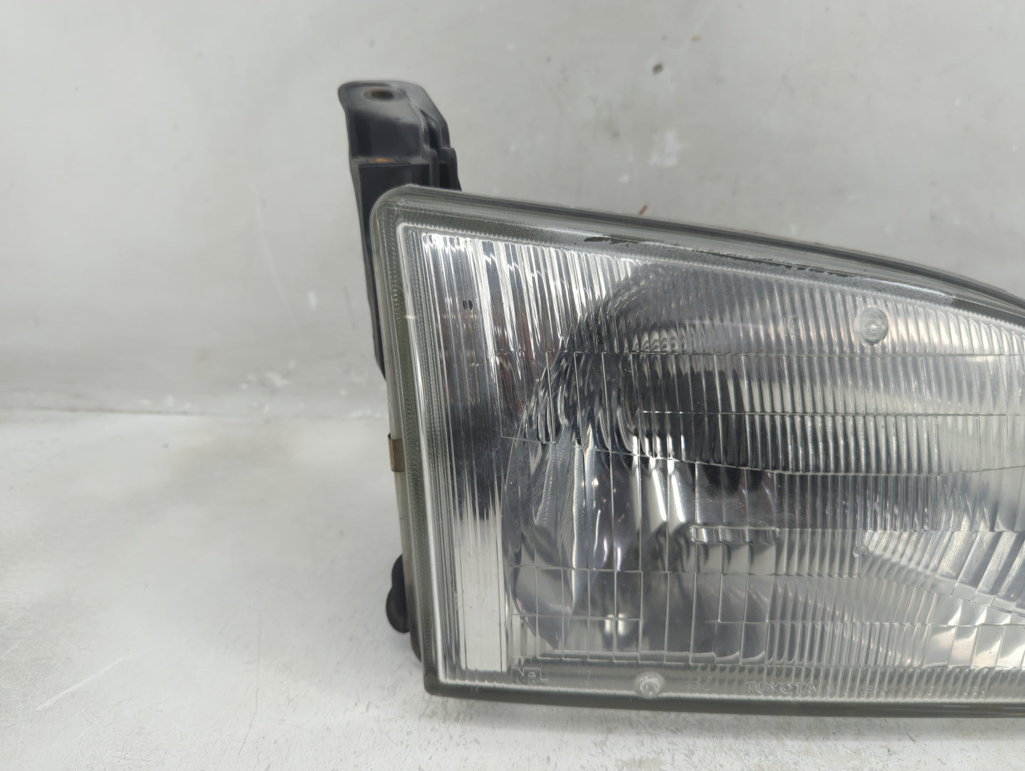 1998-2000 Toyota Sienna Passenger Right Oem Head Light Headlight Lamp - Oemusedautoparts1.com