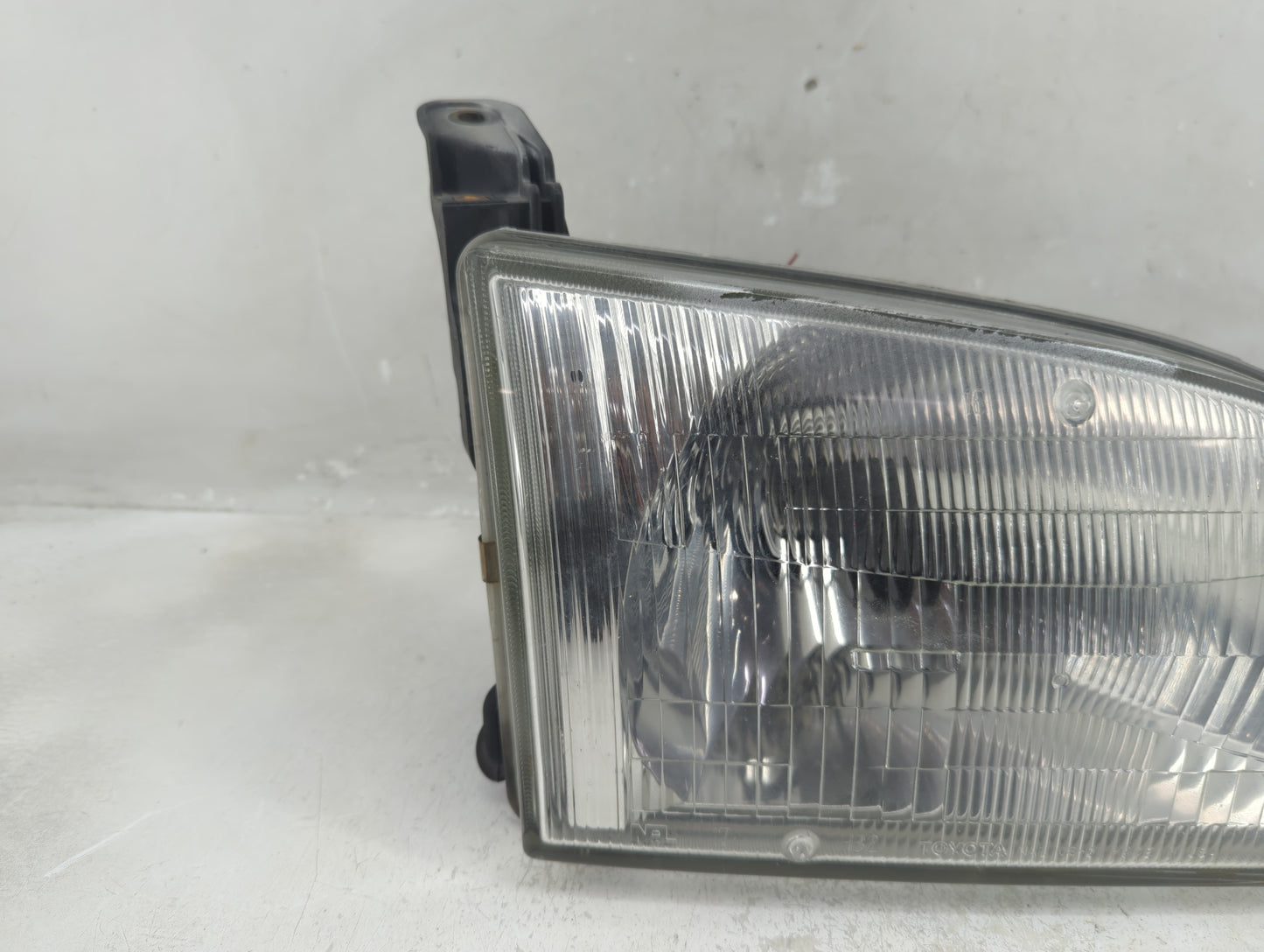 1998-2000 Toyota Sienna Passenger Right Oem Head Light Headlight Lamp - Oemusedautoparts1.com