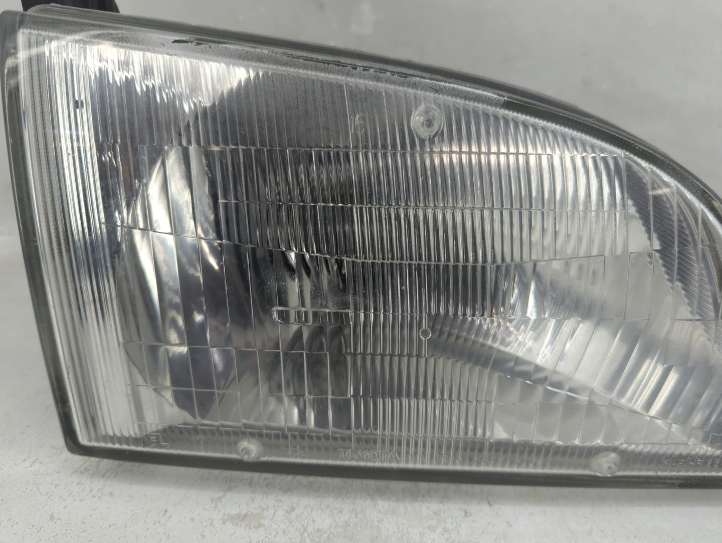 1998-2000 Toyota Sienna Passenger Right Oem Head Light Headlight Lamp - Oemusedautoparts1.com