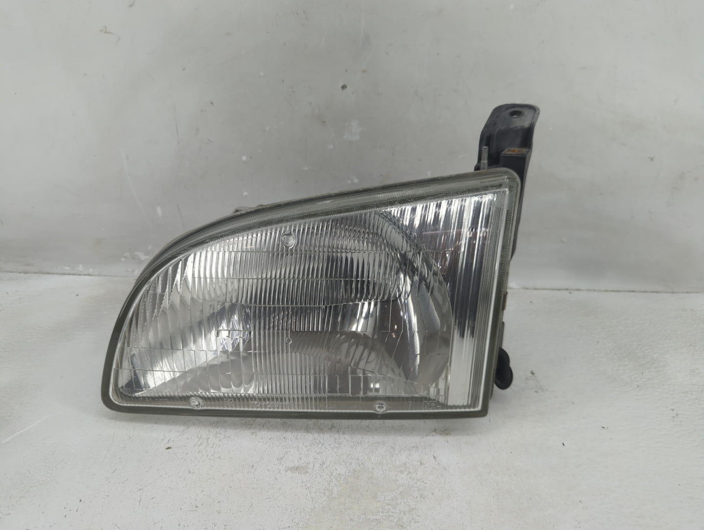 1998-2000 Toyota Sienna Passenger Right Oem Head Light Headlight Lamp - Oemusedautoparts1.com