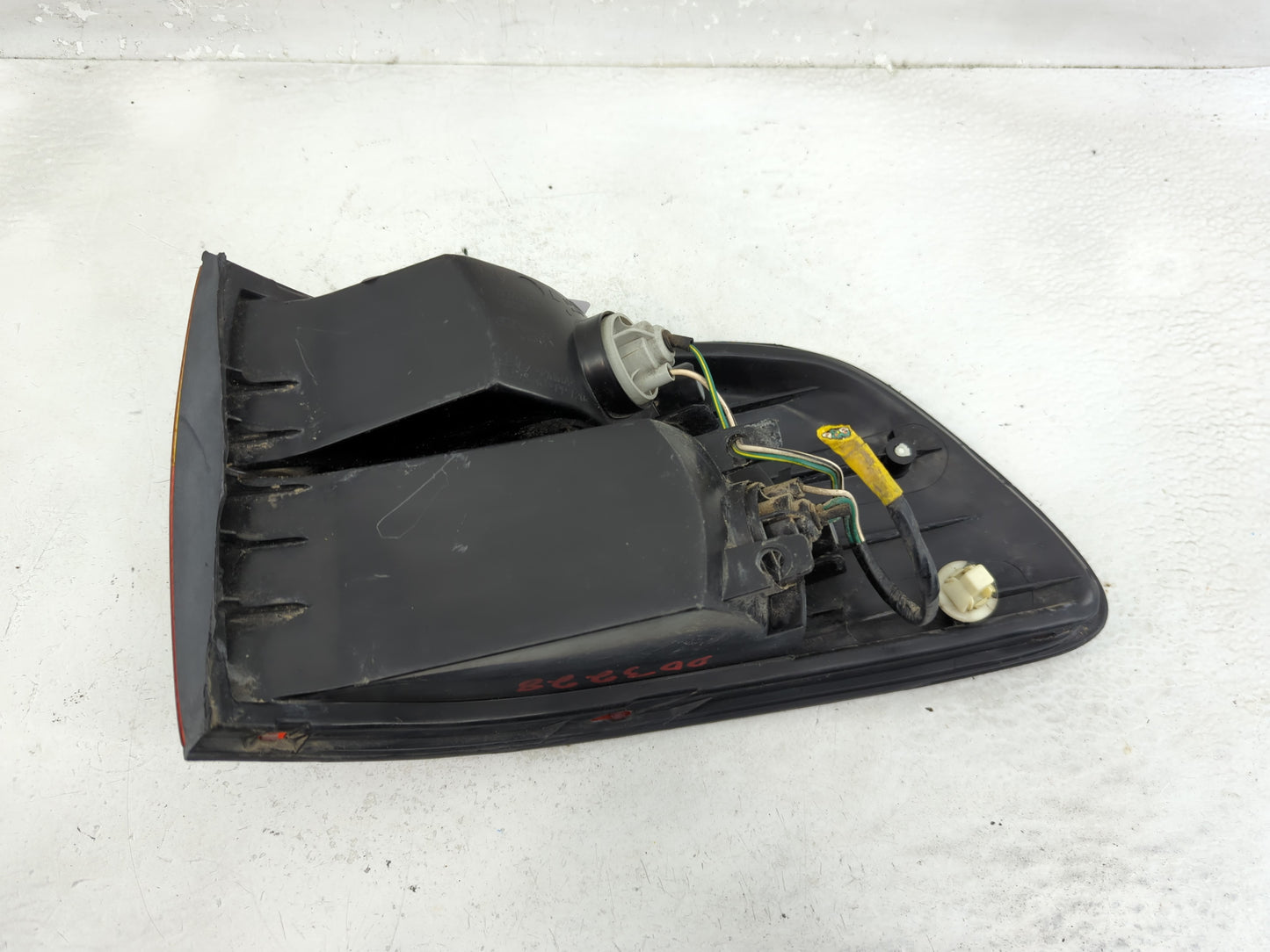 1998-2000 Toyota Sienna Tail Light Assembly Passenger Right OEM Fits Fits 1998 1999 2000 OEM Used Auto Parts - Oemusedautopa