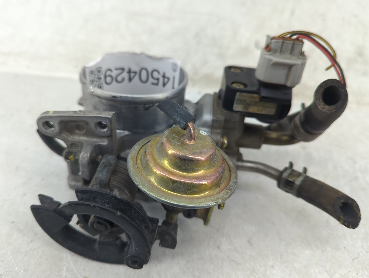 1998-2000 Toyota Sienna Throttle Body P/N:22270-0A040 Fits Fits 1998 1999 2000 OEM Used Auto Parts - Oemusedautoparts1.com