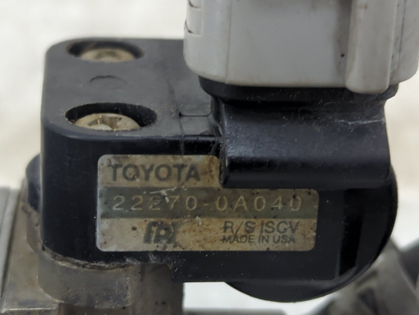 1998-2000 Toyota Sienna Throttle Body P/N:22270-0A040 Fits Fits 1998 1999 2000 OEM Used Auto Parts - Oemusedautoparts1.com