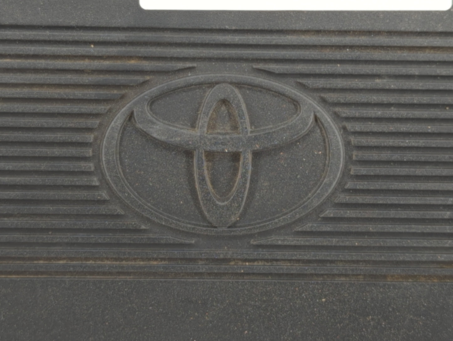 2000 Toyota Sienna Engine Cover - Oemusedautoparts1.com