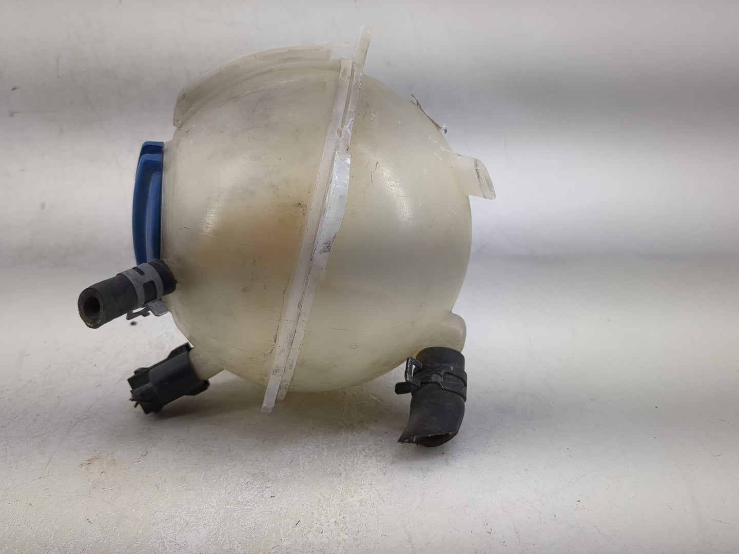 2000 Volkswagen Beetle Radiator Coolant Overflow Expansion Tank Bottle 1366060 - Oemusedautoparts1.com