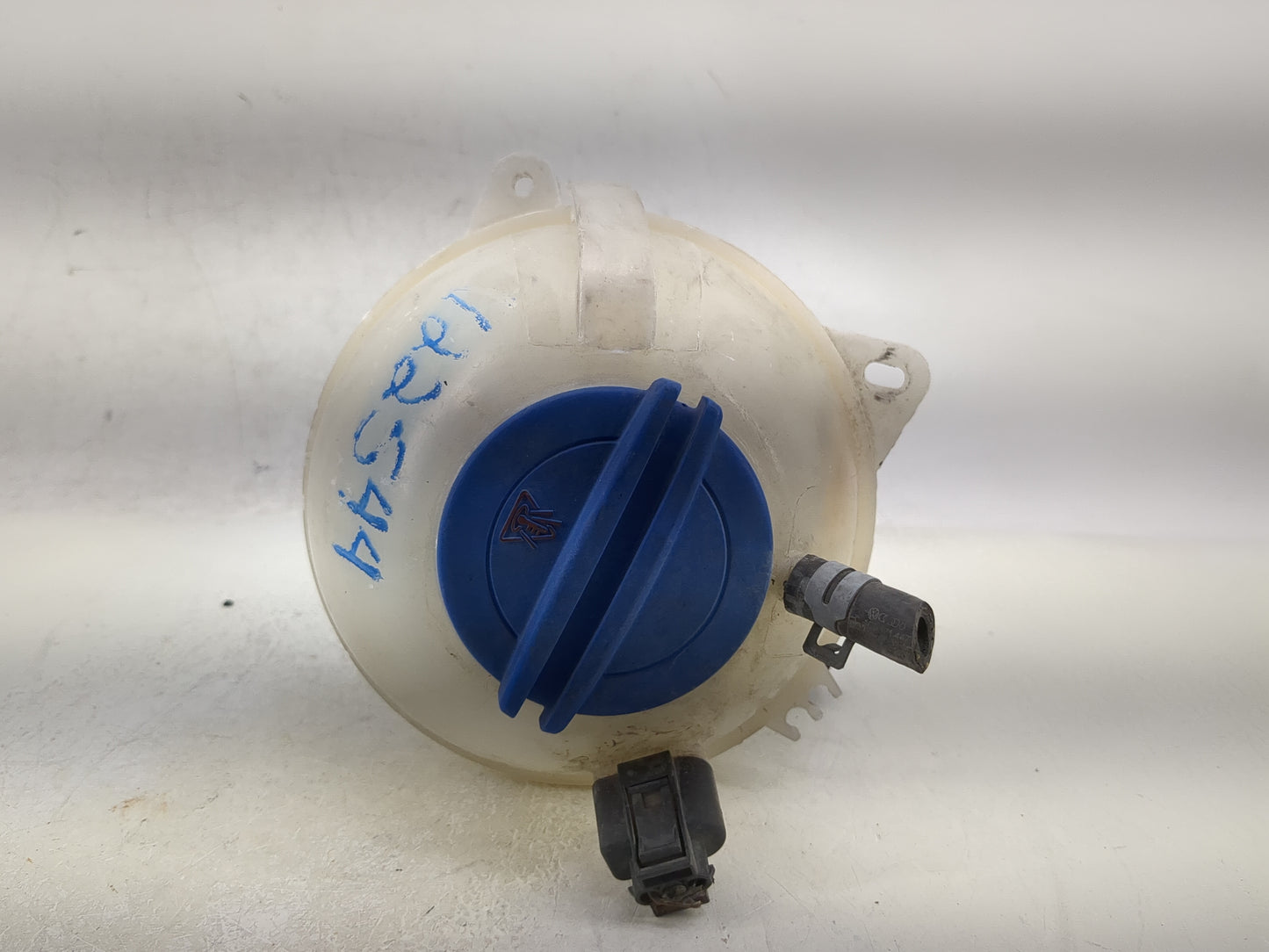 2000 Volkswagen Beetle Radiator Coolant Overflow Expansion Tank Bottle 1366060 - Oemusedautoparts1.com