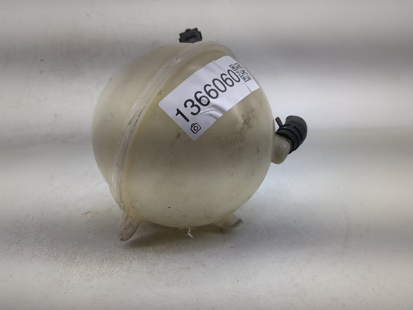 2000 Volkswagen Beetle Radiator Coolant Overflow Expansion Tank Bottle 1366060 - Oemusedautoparts1.com