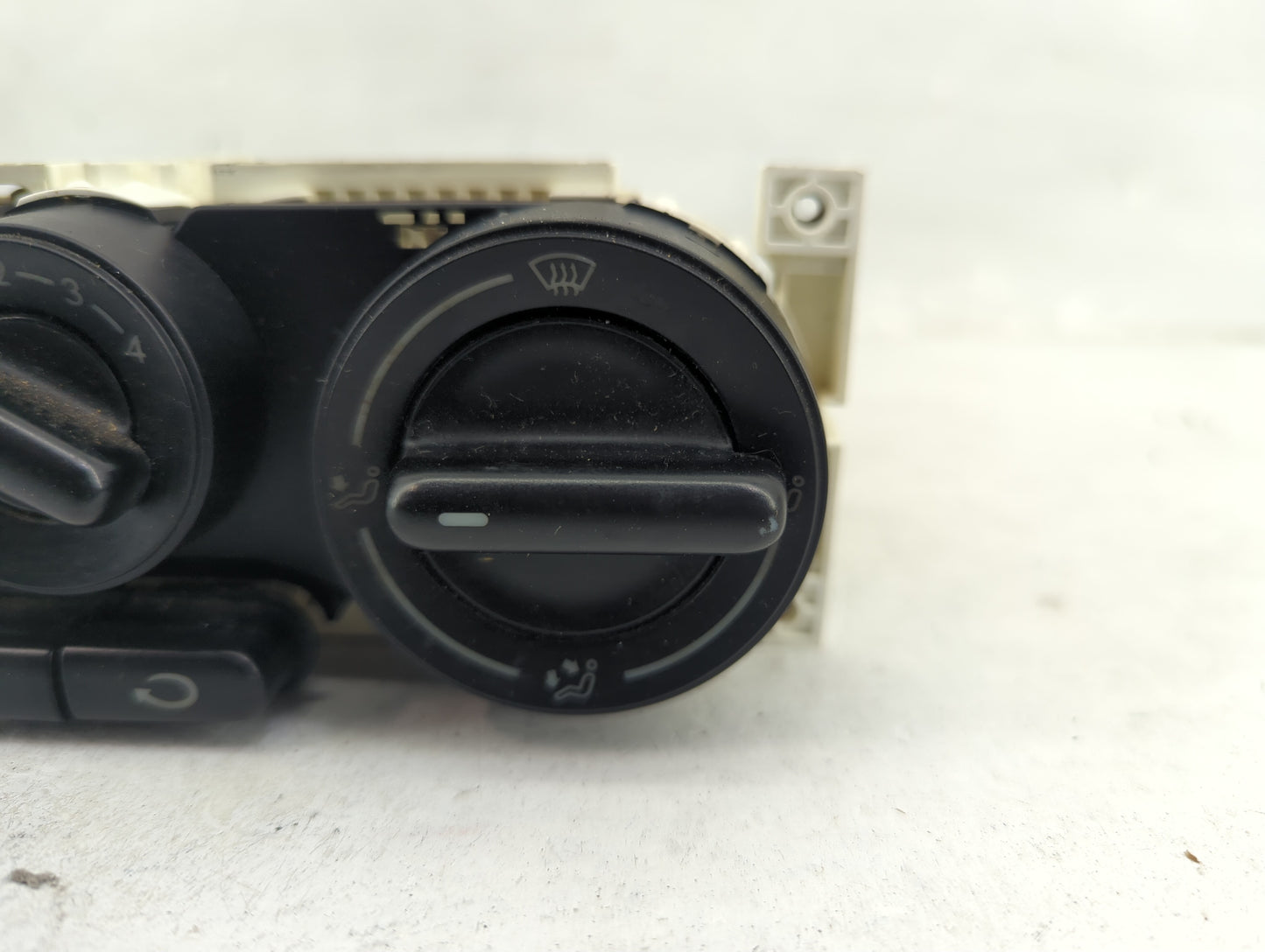 1998-2010 Volkswagen Beetle Climate Control Module Temperature AC/Heater Replacement P/N:1C0820045D Fits OEM Used Auto Parts