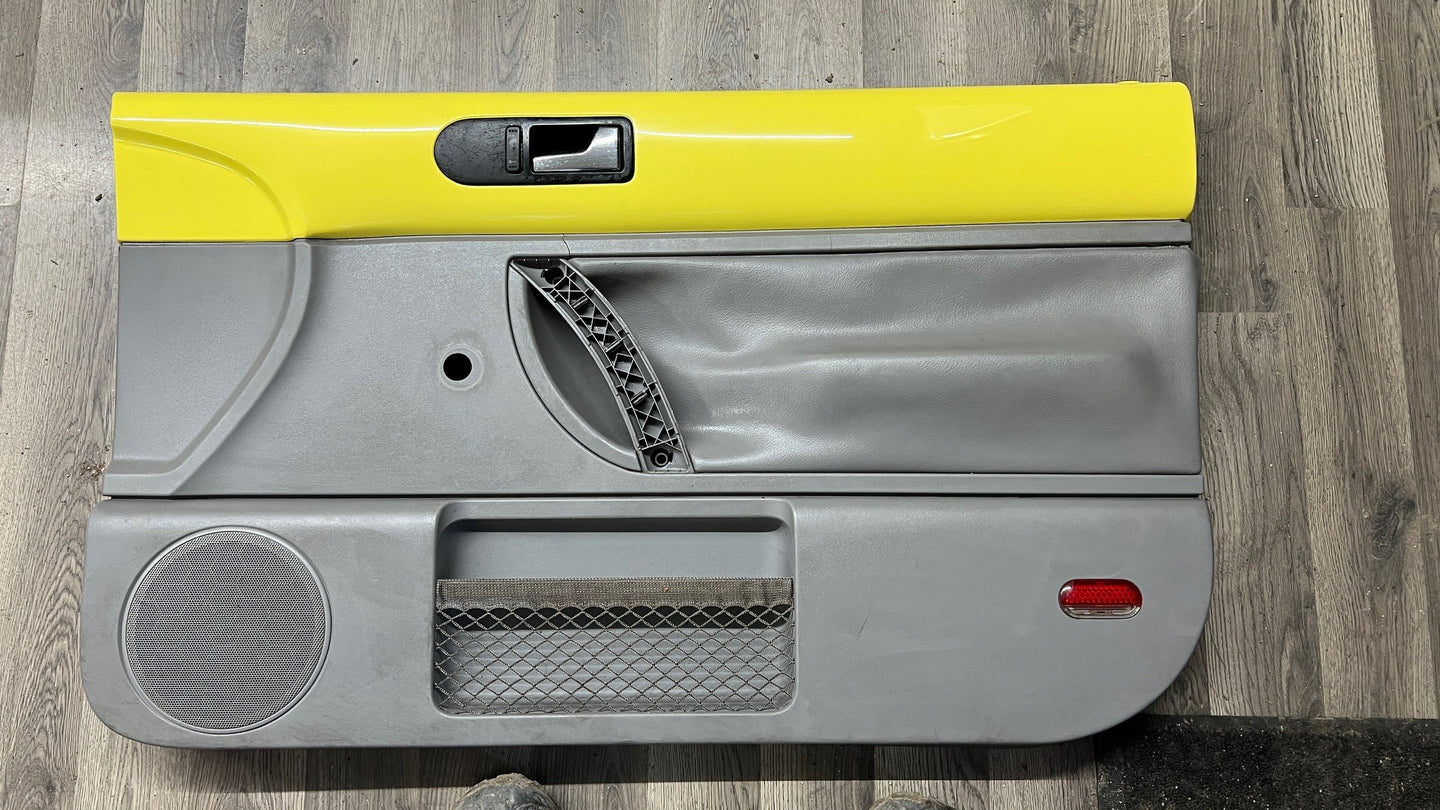 2000 Volkswagen Beetle Front Passenger Manual Interior Door Panel Has Damage - Oemusedautoparts1.com