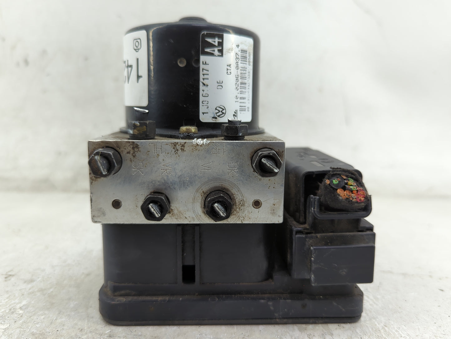 1997-2002 Volkswagen Golf ABS Pump Control Module Replacement P/N:1J0614117F Fits Fits 1997 1998 1999 2000 2001 2002 OEM Use