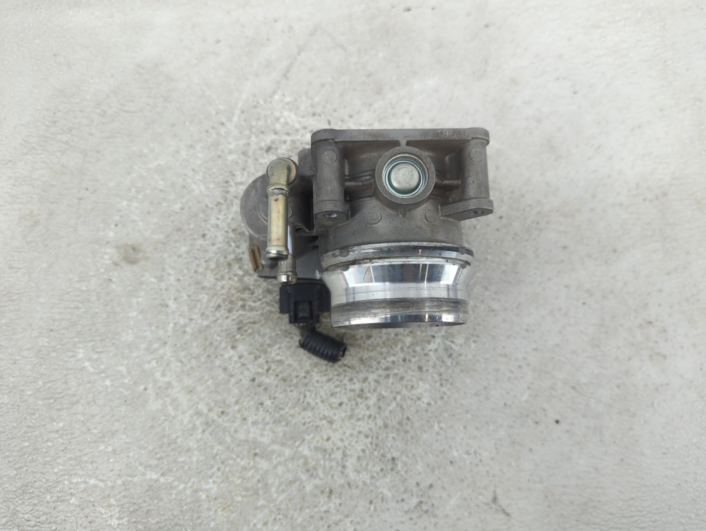 2000-2005 Volkswagen Passat Throttle Body Fits Fits 2000 2001 2002 2003 2004 2005 2006 OEM Used Auto Parts - Oemusedautopart