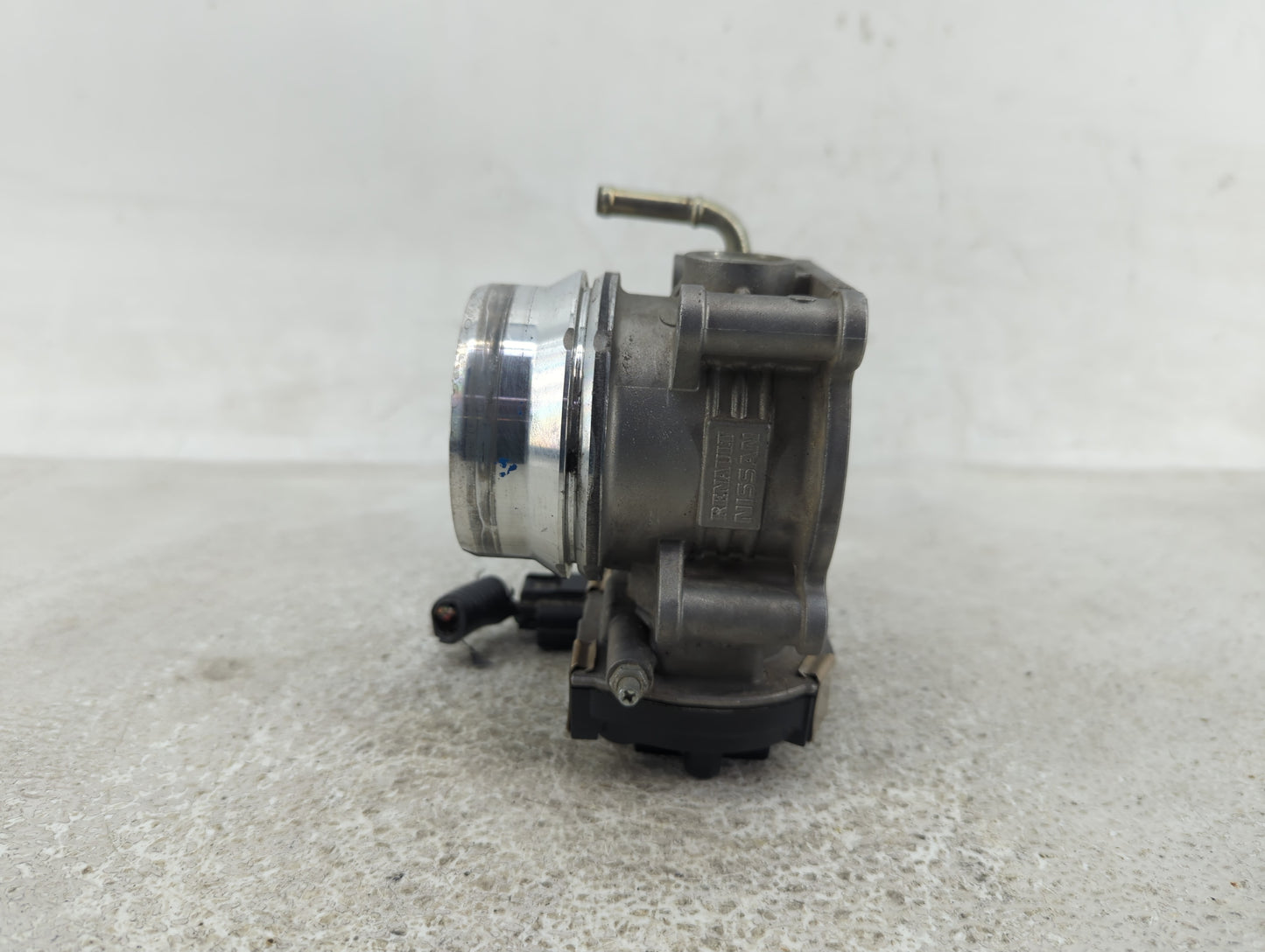 2000-2005 Volkswagen Passat Throttle Body Fits Fits 2000 2001 2002 2003 2004 2005 2006 OEM Used Auto Parts - Oemusedautopart