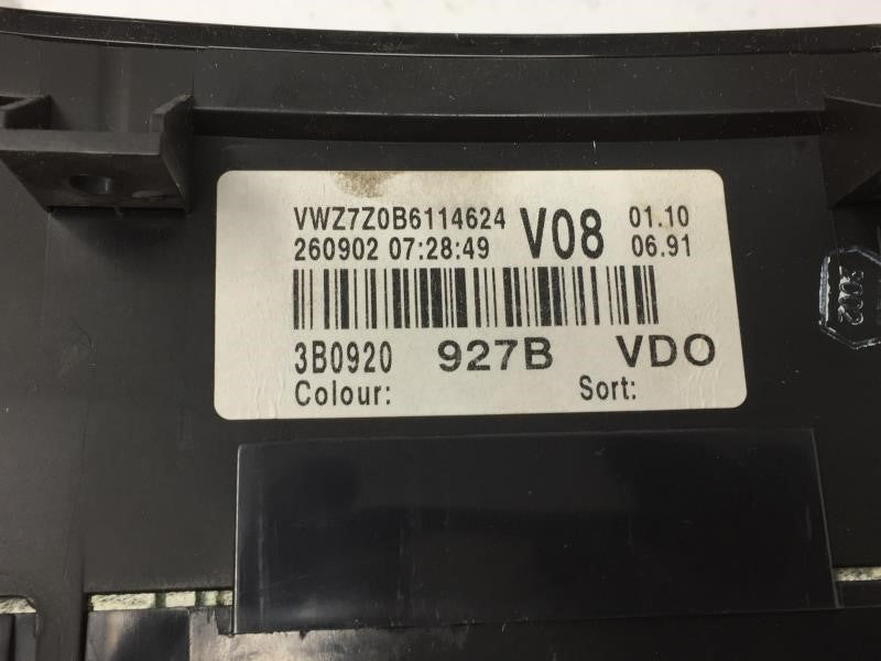2000 Volkswagen Passat Instrument Cluster Speedometer Gauges P/N:167,904 MI. PN:3B0920927B Fits OEM Used Auto Parts - Oemuse