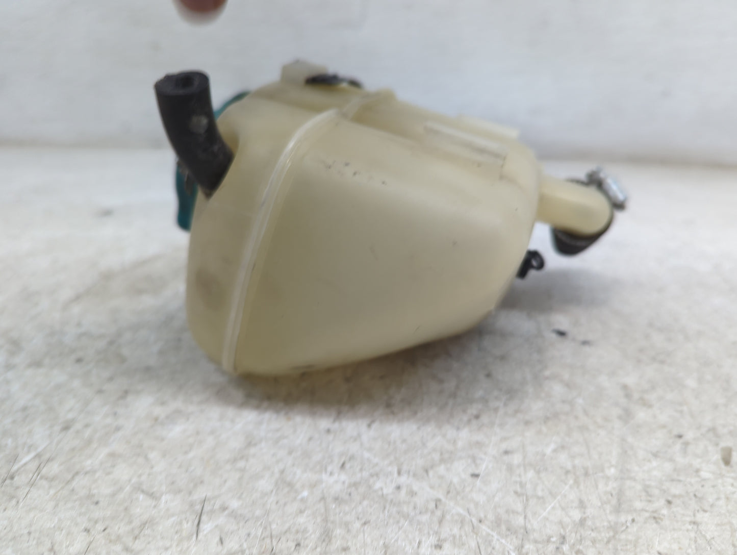 2000 Volvo C70 Radiator Coolant Overflow Expansion Tank Bottle - Oemusedautoparts1.com