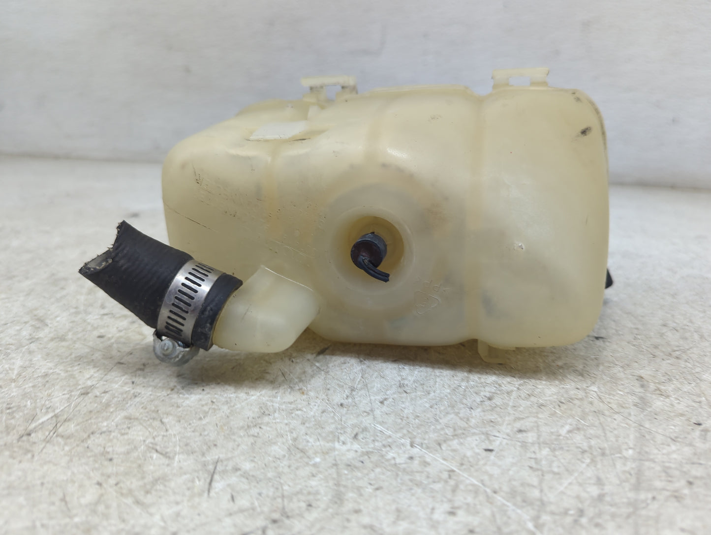 2000 Volvo C70 Radiator Coolant Overflow Expansion Tank Bottle - Oemusedautoparts1.com