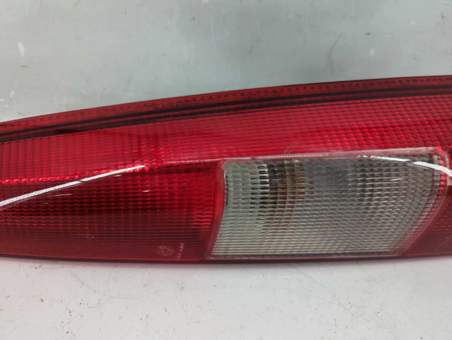 2000 Volvo V70 Tail Light Assembly Passenger Right OEM P/N:9157802 Fits OEM Used Auto Parts - Oemusedautoparts1.com