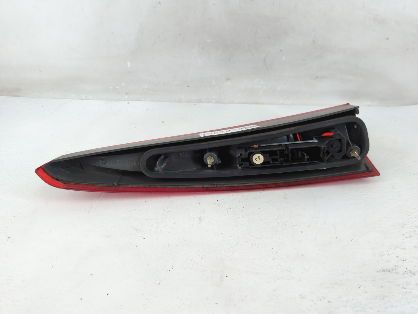 2000 Volvo V70 Tail Light Assembly Passenger Right OEM P/N:9157802 Fits OEM Used Auto Parts - Oemusedautoparts1.com