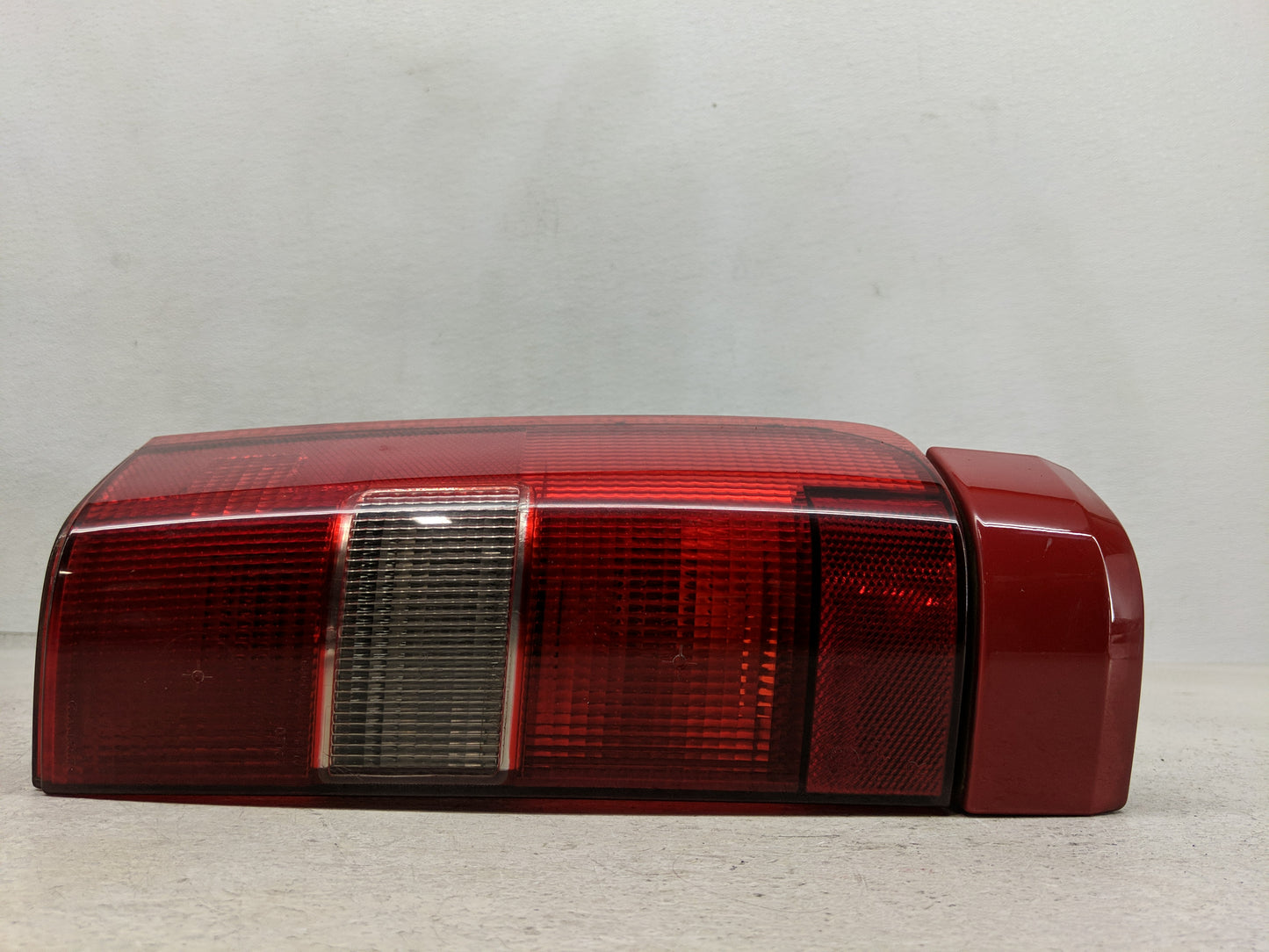 1998-2000 Volvo V70 Tail Light Assembly Passenger Right OEM Fits Fits 1994 1995 1996 1997 1998 1999 2000 OEM Used Auto Parts