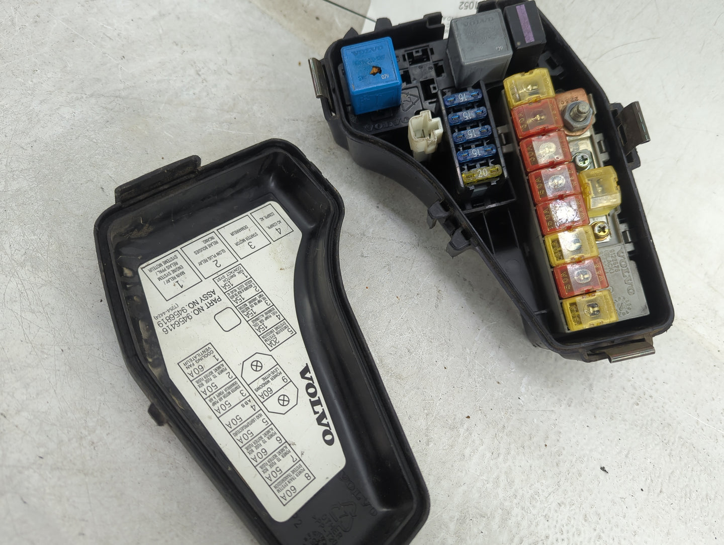 2000-2003 Volvo V70 Fusebox Fuse Box Panel Relay Module P/N:9456819 9456416, 9128576 Fits Fits 2000 2001 2002 2003 OEM Used 
