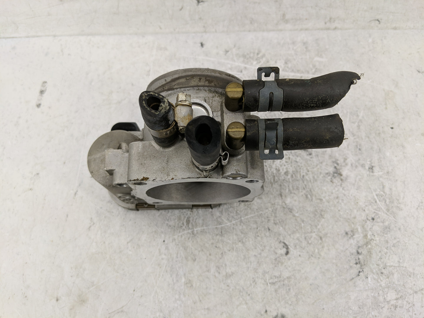 2000-2001 Audi A4 Throttle Body P/N:078 133 062 B Fits Fits 2000 2001 OEM Used Auto Parts - Oemusedautoparts1.com