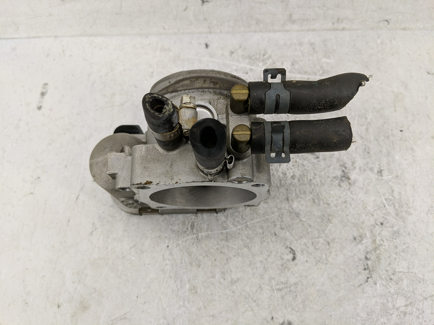 2000-2001 Audi A4 Throttle Body P/N:078 133 062 B Fits Fits 2000 2001 OEM Used Auto Parts - Oemusedautoparts1.com