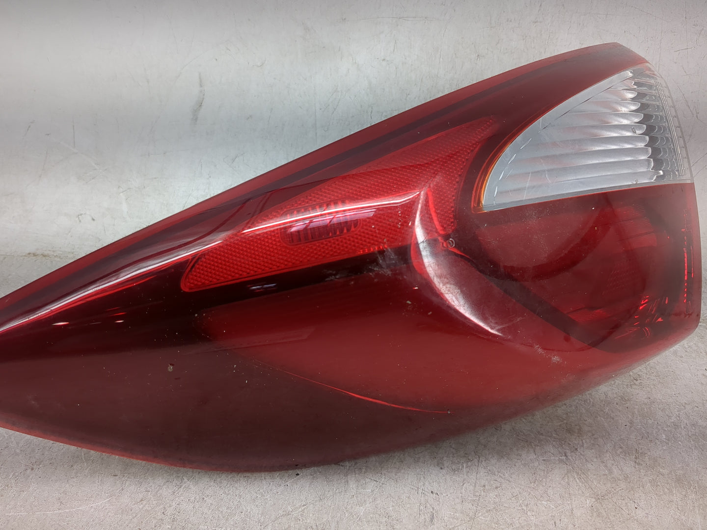1999-2000 Bmw 323i Tail Light Assembly Passenger Right OEM P/N:92402-030 230 022 R2, 8 364 922 Fits Fits 1999 2000 2001 OEM 