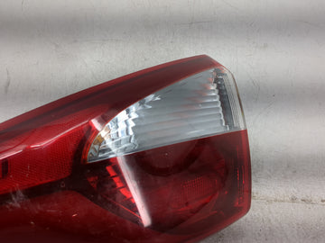 1999-2000 Bmw 323i Tail Light Assembly Passenger Right OEM P/N:92402-030 230 022 R2, 8 364 922 Fits Fits 1999 2000 2001 OEM Used Auto Parts