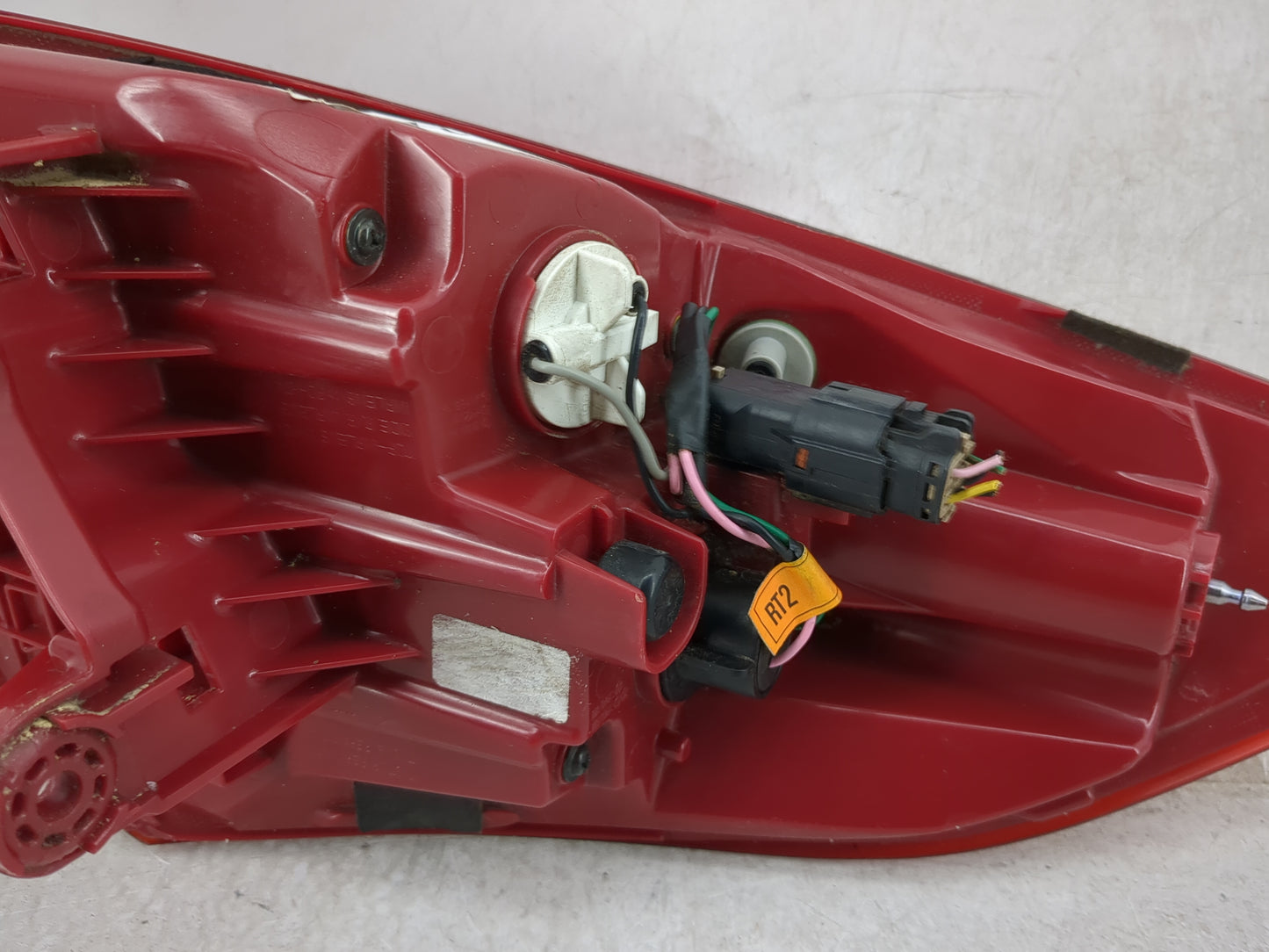 1999-2000 Bmw 323i Tail Light Assembly Passenger Right OEM P/N:92402-030 230 022 R2, 8 364 922 Fits Fits 1999 2000 2001 OEM 