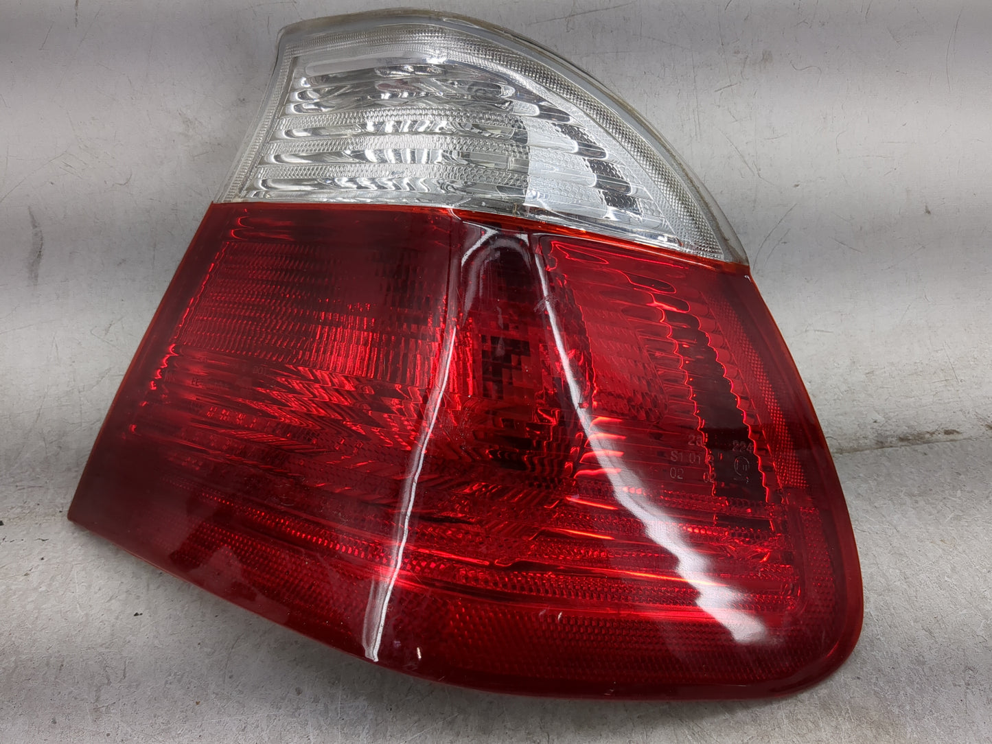 1999-2000 Bmw 323i Tail Light Assembly Passenger Right OEM P/N:92402-030 230 022 R2, 8 364 922 Fits Fits 1999 2000 2001 OEM 