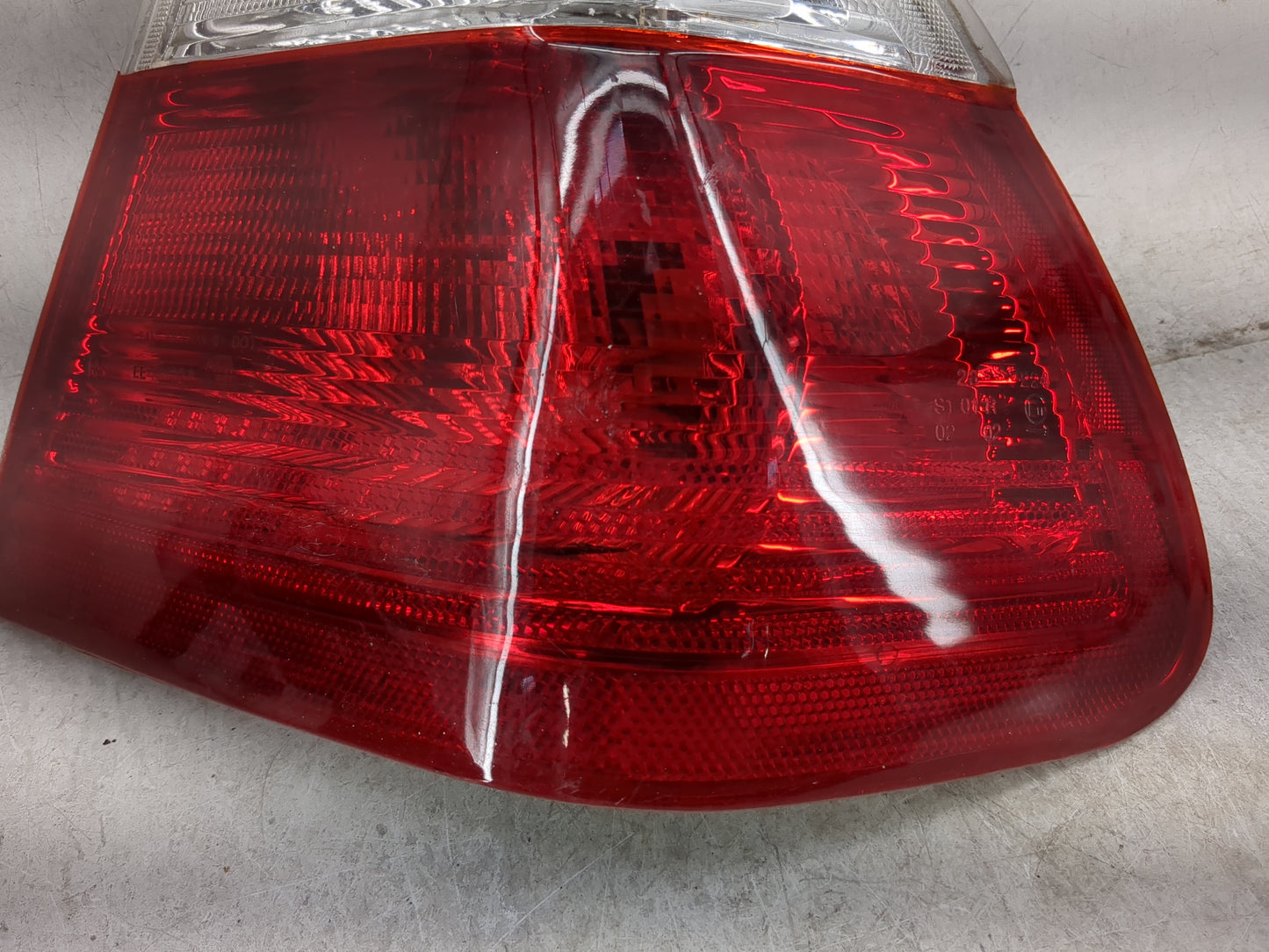 1999-2000 Bmw 323i Tail Light Assembly Passenger Right OEM P/N:92402-030 230 022 R2, 8 364 922 Fits Fits 1999 2000 2001 OEM 