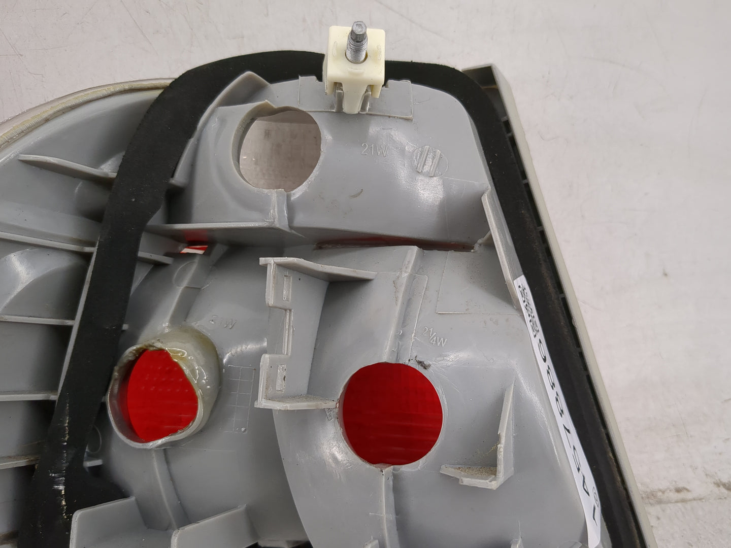 1999-2000 Bmw 323i Tail Light Assembly Passenger Right OEM P/N:92402-030 230 022 R2, 8 364 922 Fits Fits 1999 2000 2001 OEM 