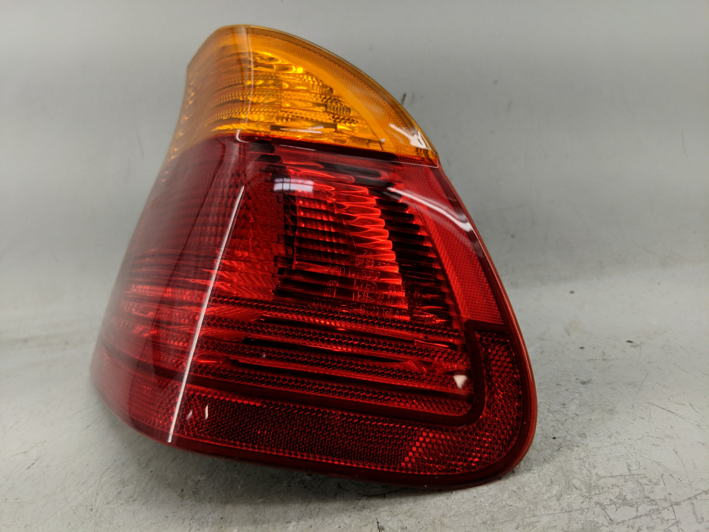 2001 Bmw 325i Tail Light Assembly Passenger Right OEM P/N:8 364 922 Fits Fits 1999 2000 OEM Used Auto Parts - Oemusedautopar