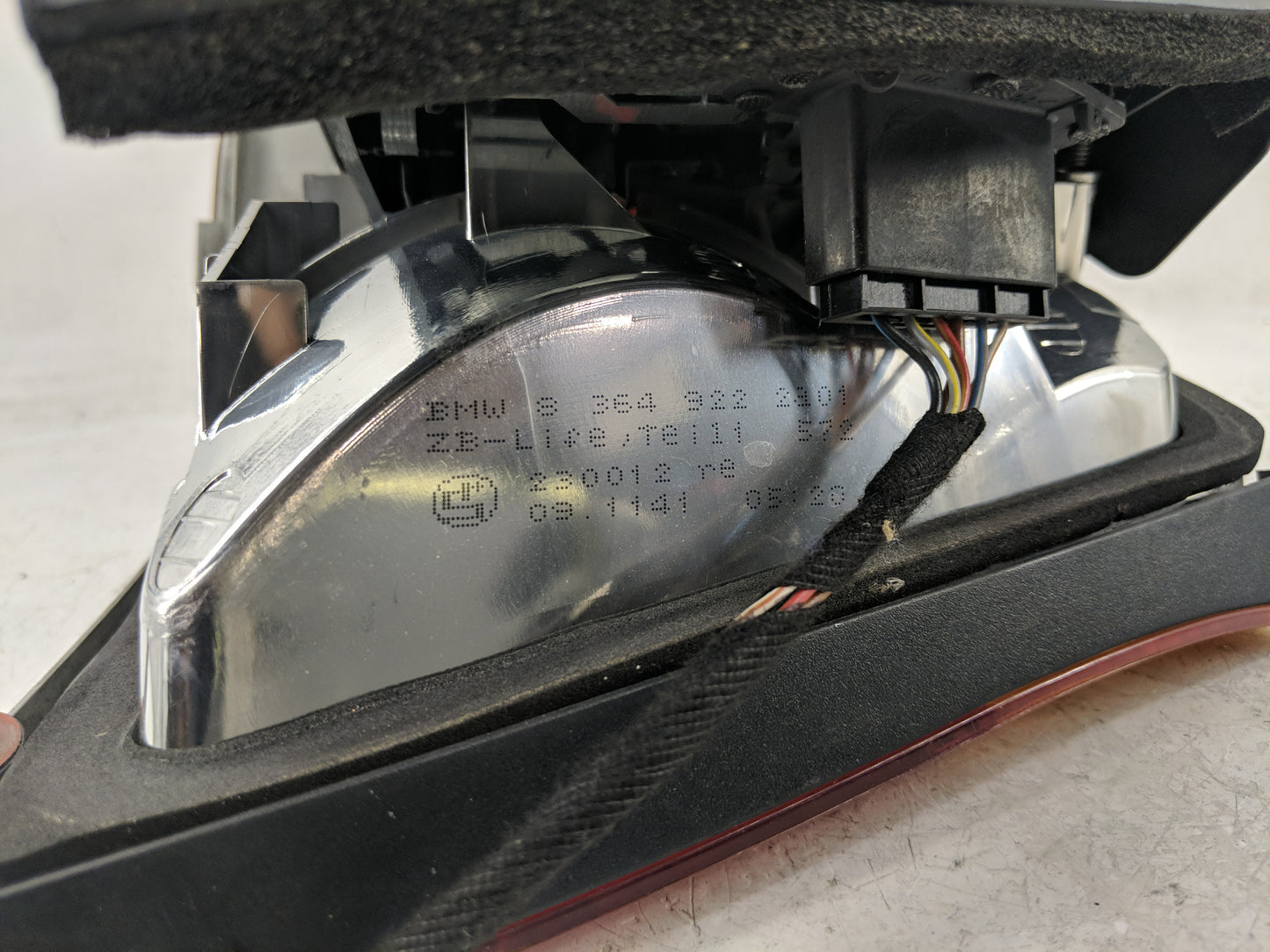 2001 Bmw 325i Tail Light Assembly Passenger Right OEM P/N:8 364 922 Fits Fits 1999 2000 OEM Used Auto Parts - Oemusedautopar