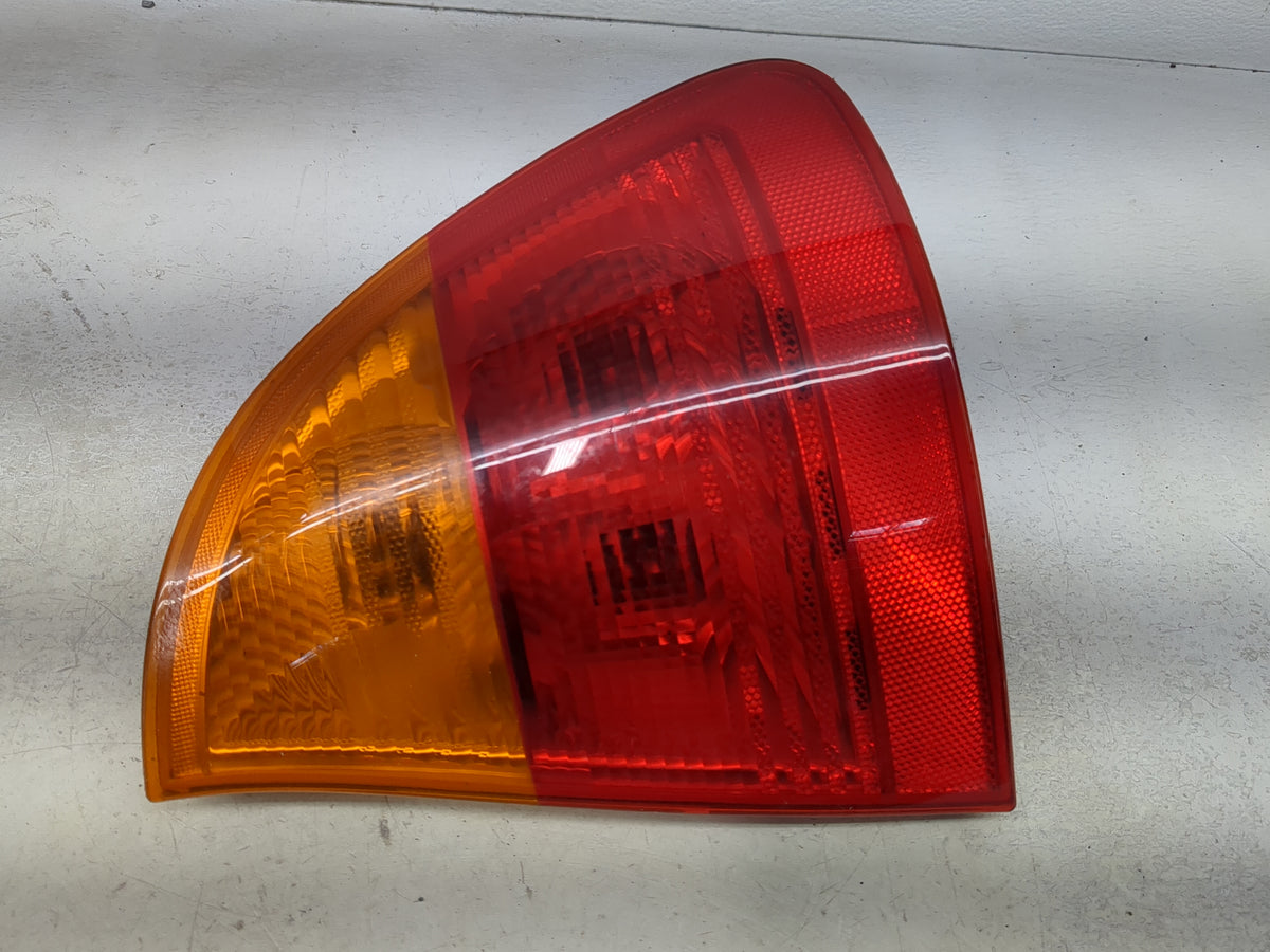 2001-2005 Bmw 325i Tail Light Assembly Passenger Right OEM P/N:63216328091 63216328092 Fits Fits 2000 2001 2002 2003 2004 20