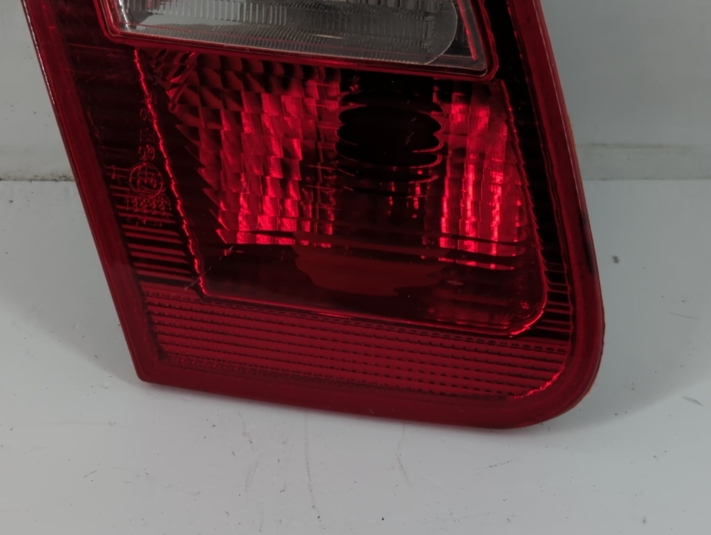 2001 Bmw 325i Tail Light Assembly Driver Left OEM P/N:230569 Fits Fits 1999 2000 OEM Used Auto Parts - Oemusedautoparts1.com