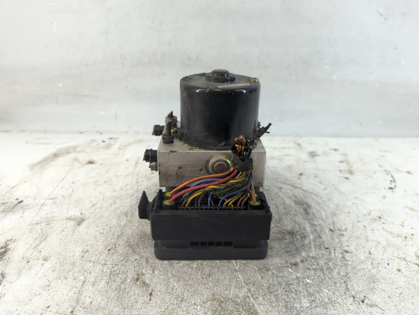 2001 Bmw 325i ABS Pump Control Module Replacement P/N:dsc 34.51-6 757 387, 3451 6757 387 Fits OEM Used Auto Parts - Oemuseda