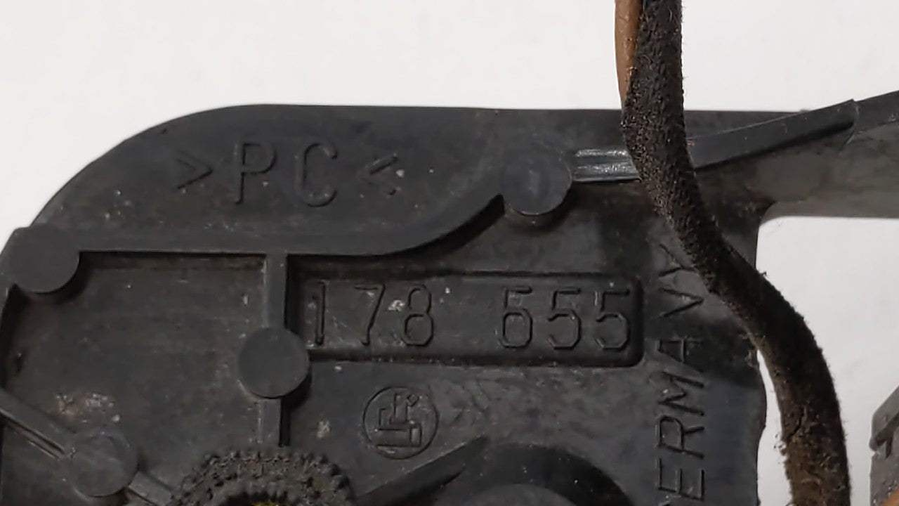 2001 Bmw 525i Third Brake Light Tail Light P/N:8364780 Fits OEM Used Auto Parts - Oemusedautoparts1.com