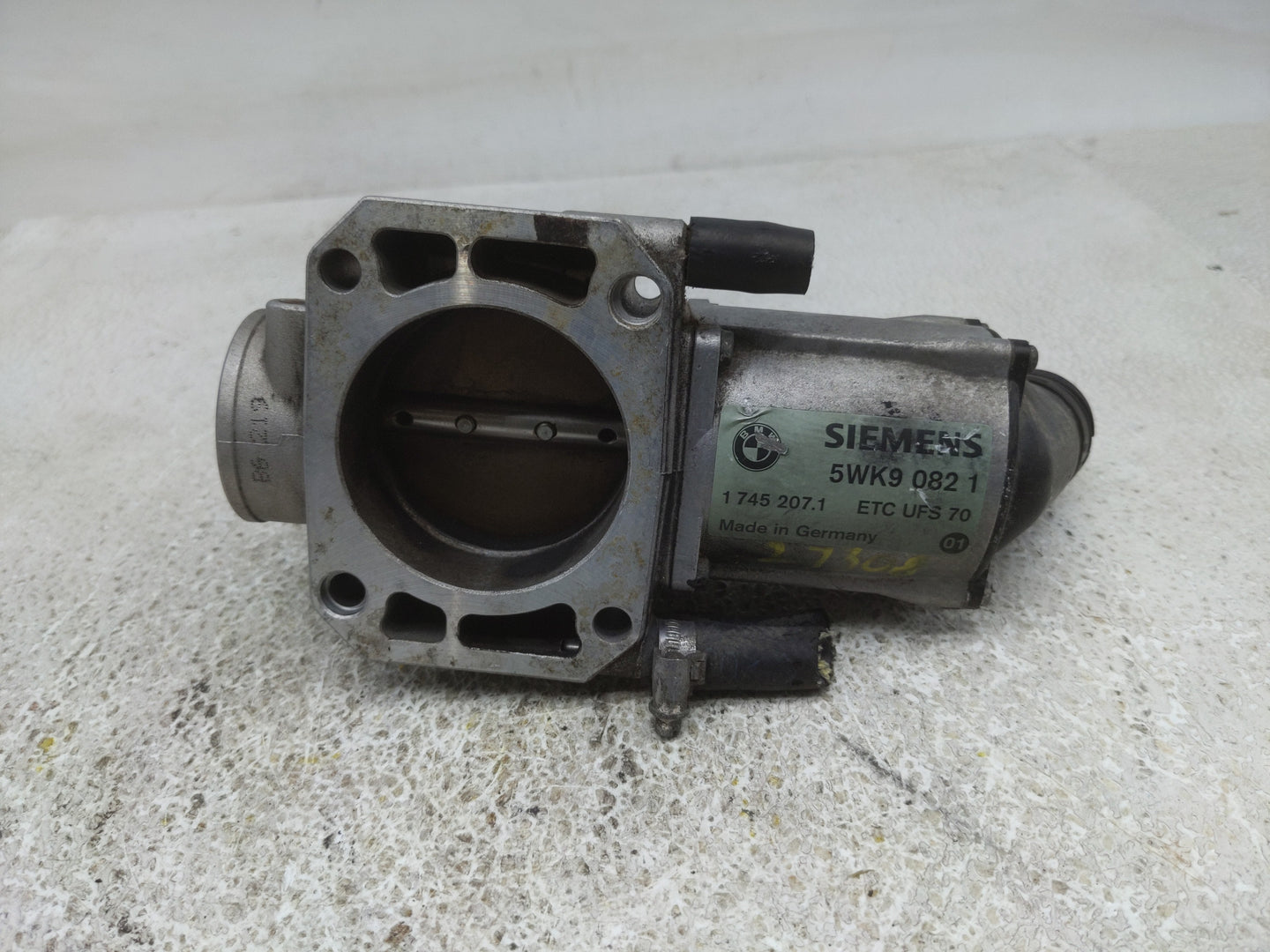 2001 Bmw 7 Series Throttle Body P/N:1745207.1 Fits Fits 1999 2000 2002 2003 OEM Used Auto Parts - Oemusedautoparts1.com