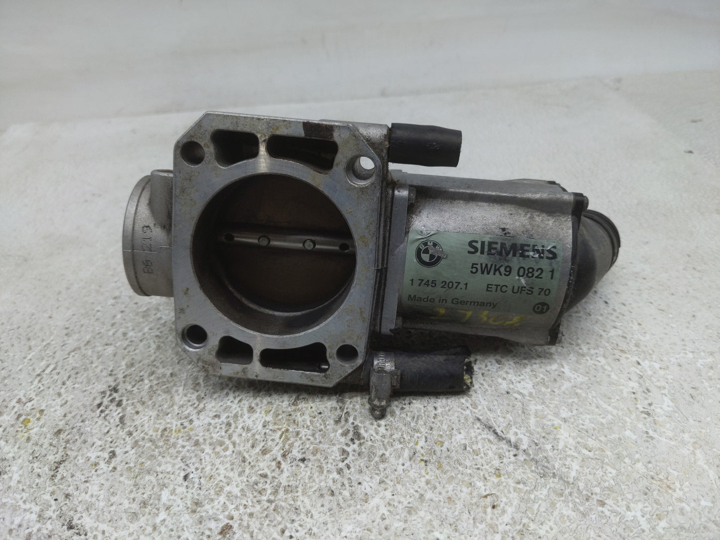 2001 Bmw 7 Series Throttle Body P/N:1745207.1 Fits Fits 1999 2000 2002 2003 OEM Used Auto Parts - Oemusedautoparts1.com