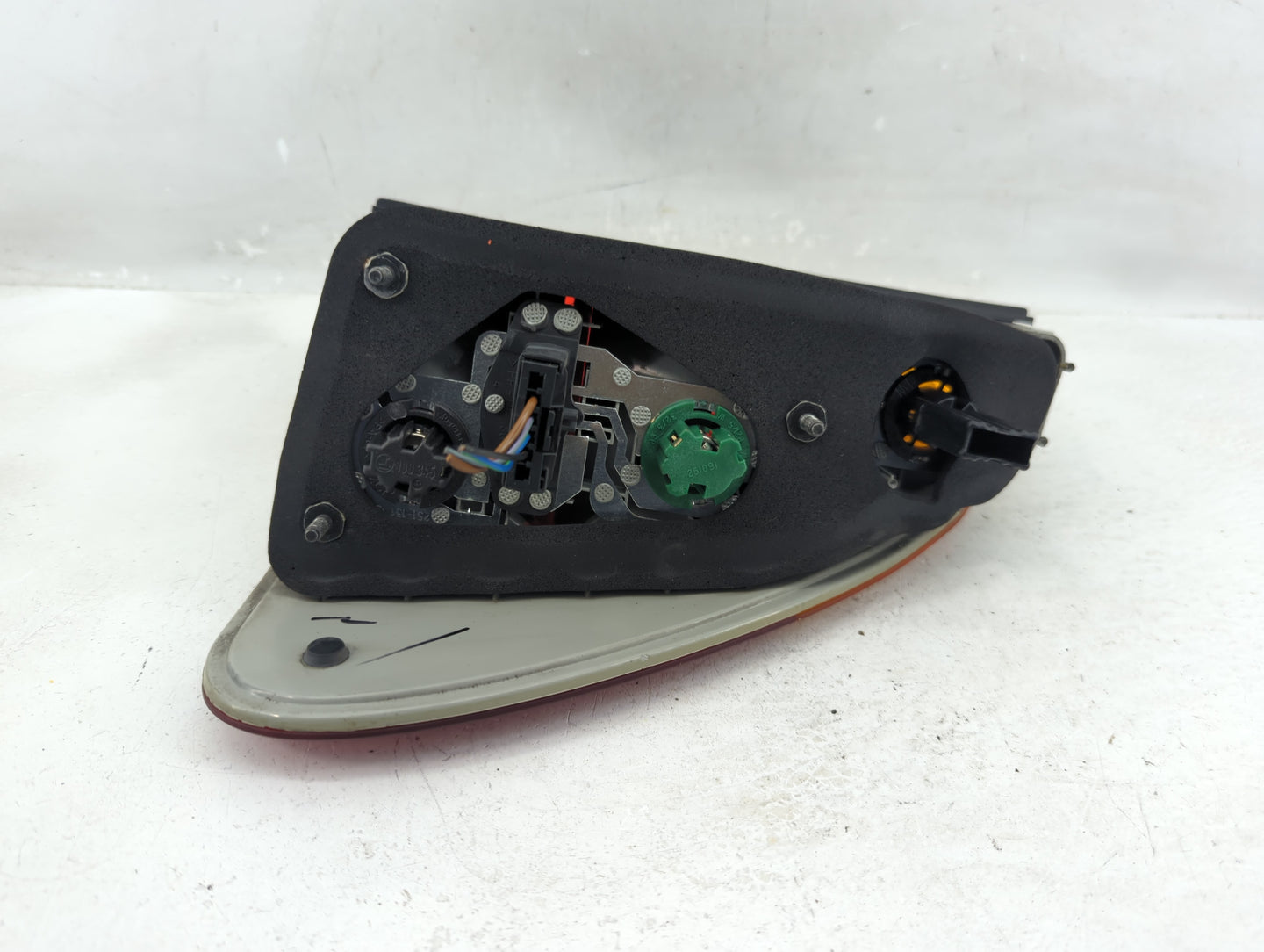 2000-2003 Bmw X5 Tail Light Assembly Passenger Right OEM P/N:8409009 Fits Fits 2000 2001 2002 2003 OEM Used Auto Parts - Oem