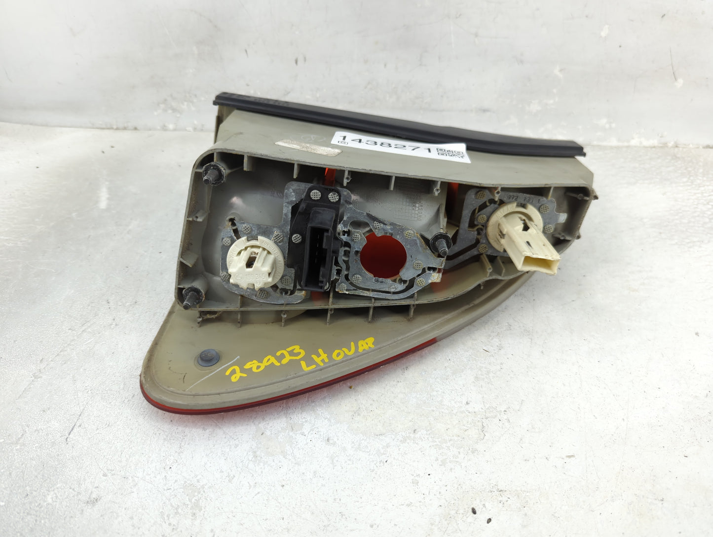 2000-2003 Bmw X5 Tail Light Assembly Passenger Right OEM Fits Fits 2000 2001 2002 2003 OEM Used Auto Parts - Oemusedautopart