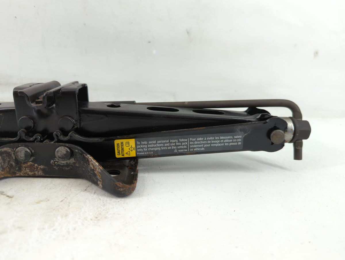 2001 Buick Century Spare Scissor Car Jack 886703 - Oemusedautoparts1.com