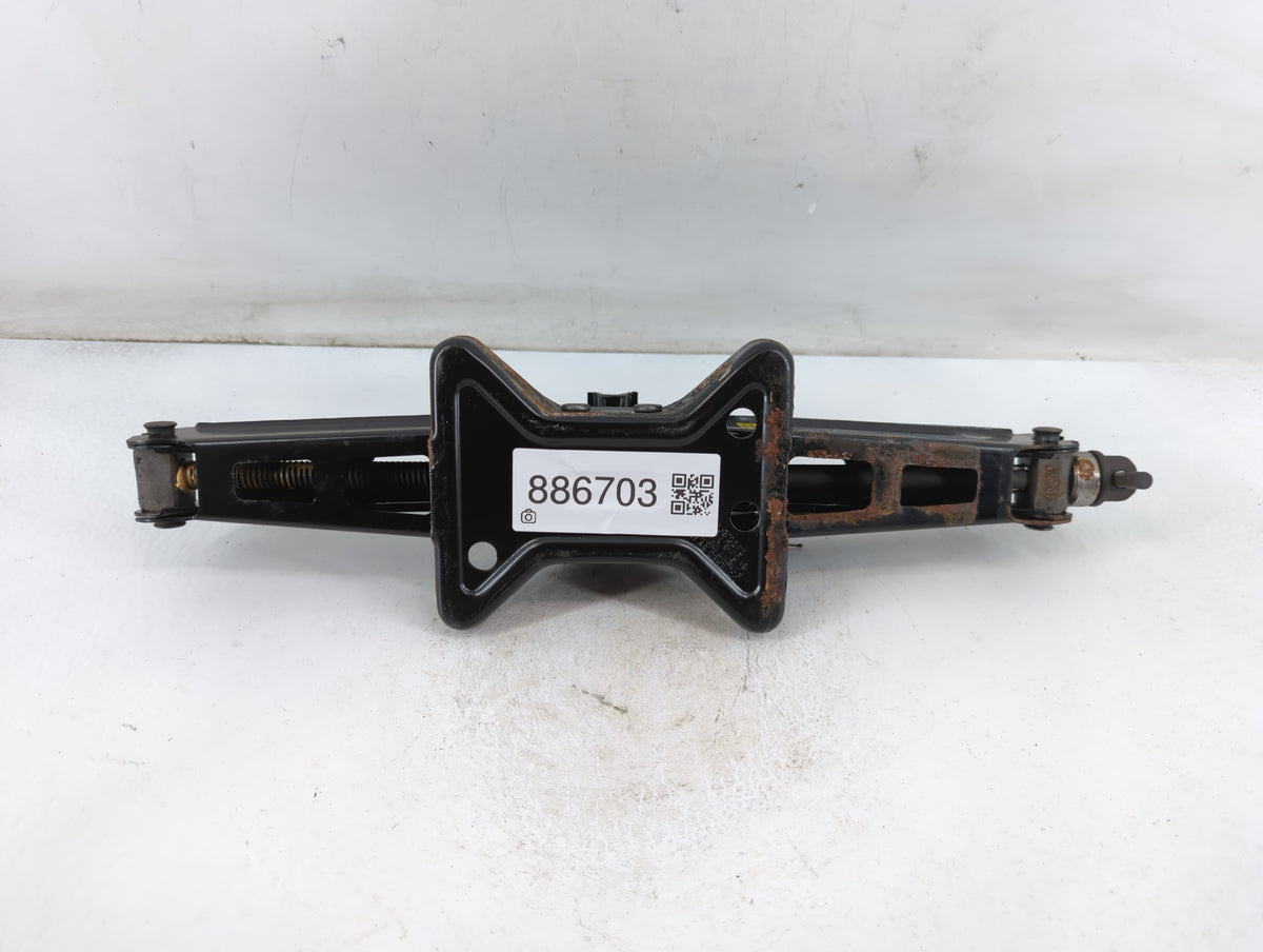 2001 Buick Century Spare Scissor Car Jack 886703 - Oemusedautoparts1.com