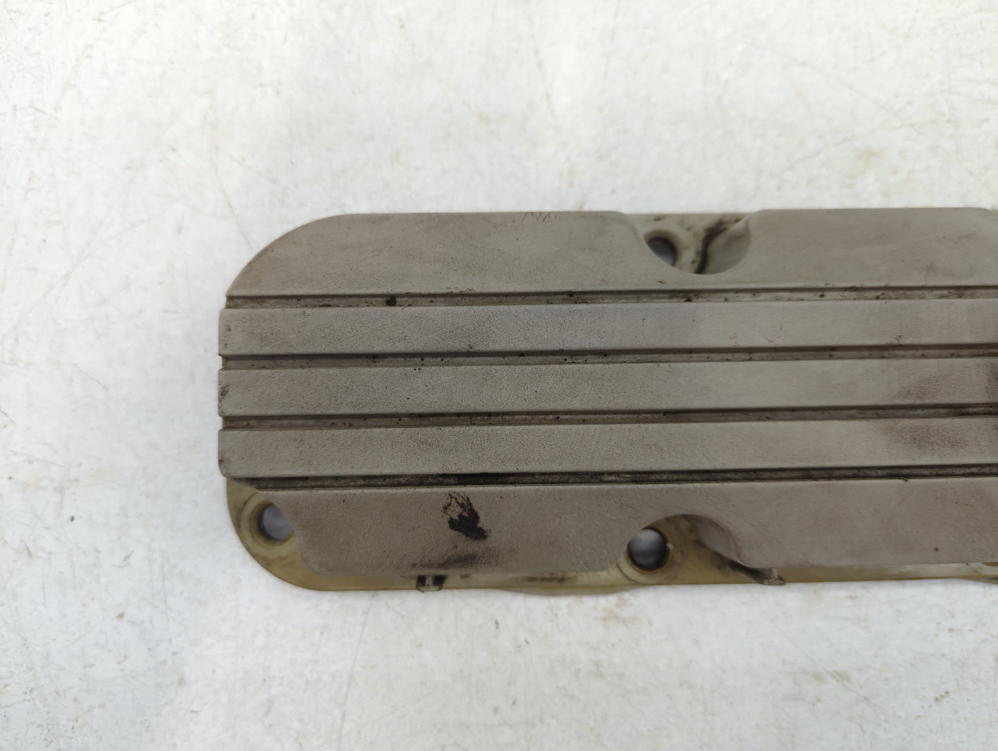 2001 Buick Lesabre Driver Left Cylinder Head Valve Cover P/N:25532624 25534745 Fits OEM Used Auto Parts - Oemusedautoparts1.