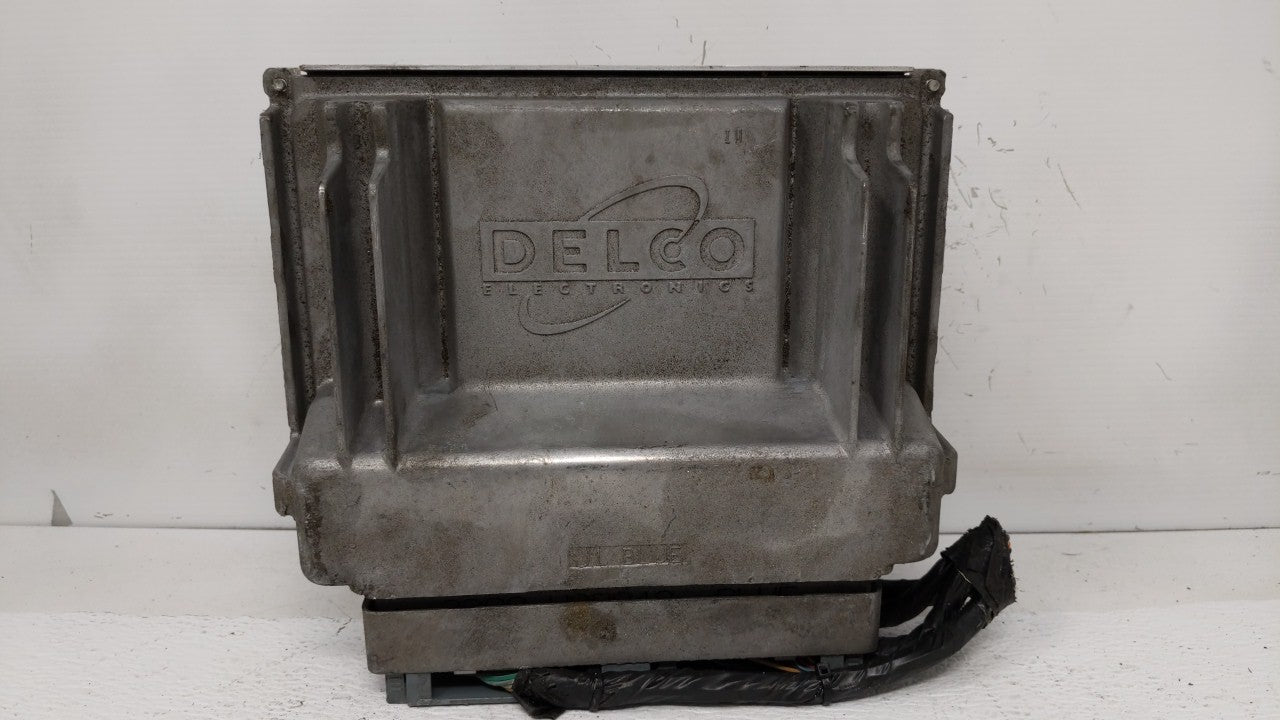 2000-2002 Buick Regal PCM Engine Control Computer ECU ECM PCU OEM P/N:09380717 Fits Fits 2000 2001 2002 OEM Used Auto Parts 