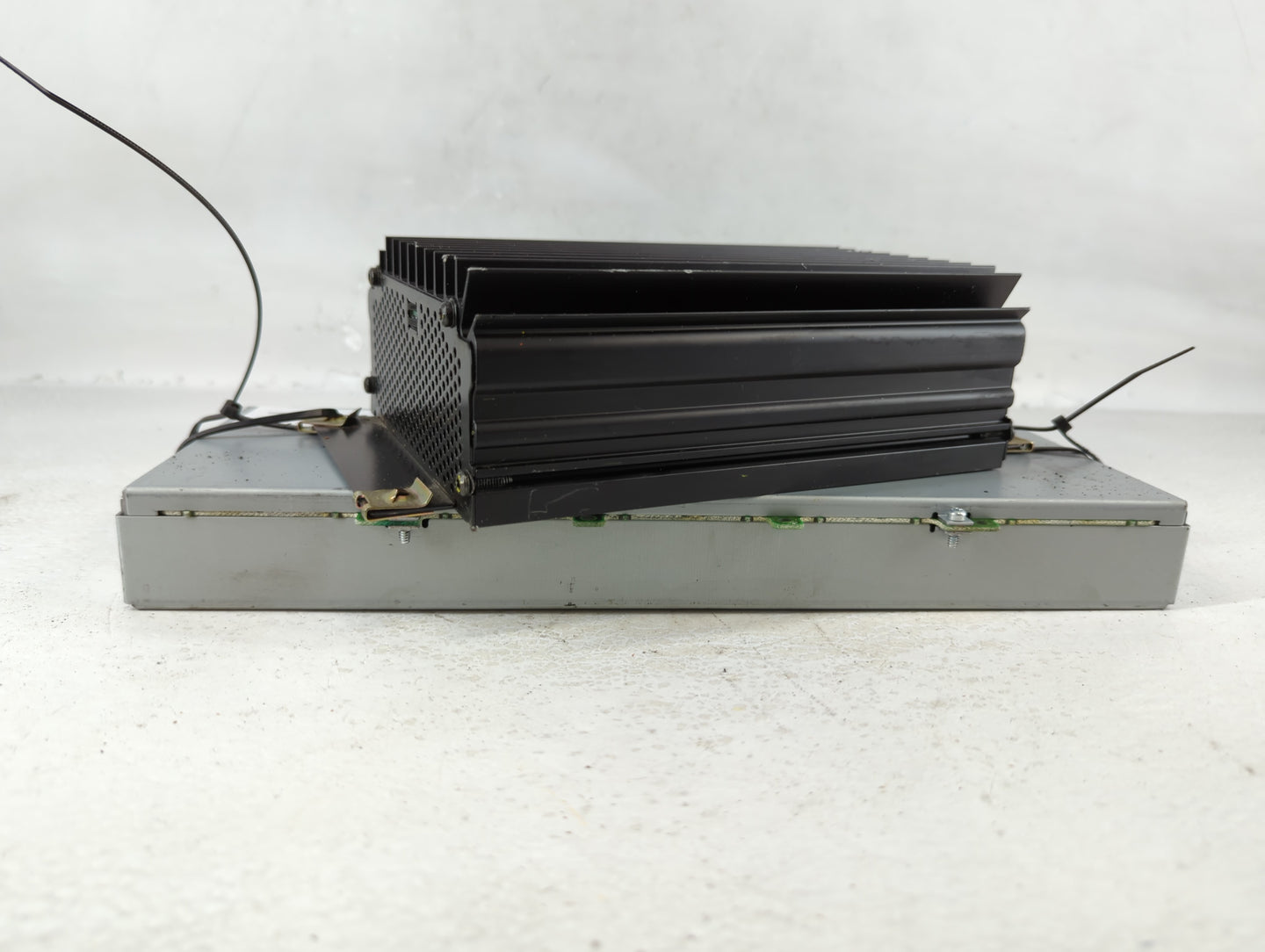 2001 Cadillac Catera Radio Speaker Amplifier 293340790|16209109 - Oemusedautoparts1.com