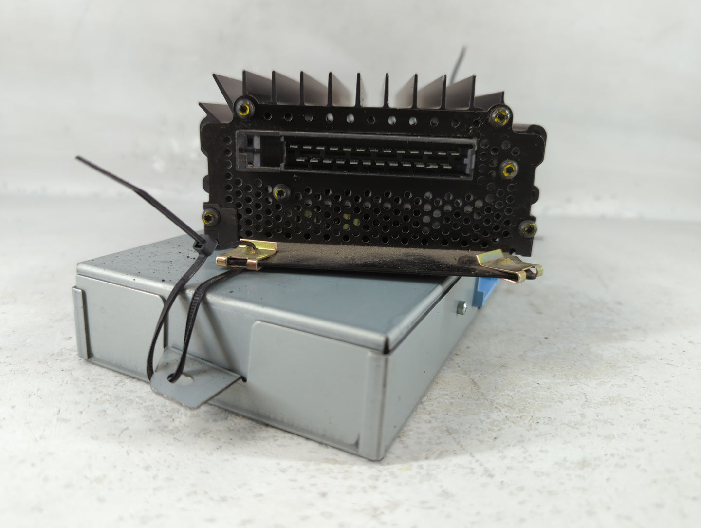 2001 Cadillac Catera Radio Speaker Amplifier 293340790|16209109 - Oemusedautoparts1.com