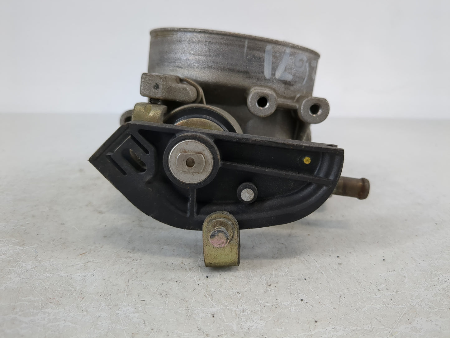 2000-2004 Cadillac Seville Throttle Body P/N:f005 t0 0005 Fits Fits 2000 2001 2002 2003 2004 2005 OEM Used Auto Parts - Oemu