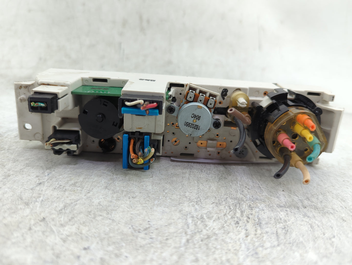 2001 Chevrolet Astro Climate Control Module Temperature AC/Heater Replacement P/N:84555663 16202950 Fits OEM Used Auto Parts