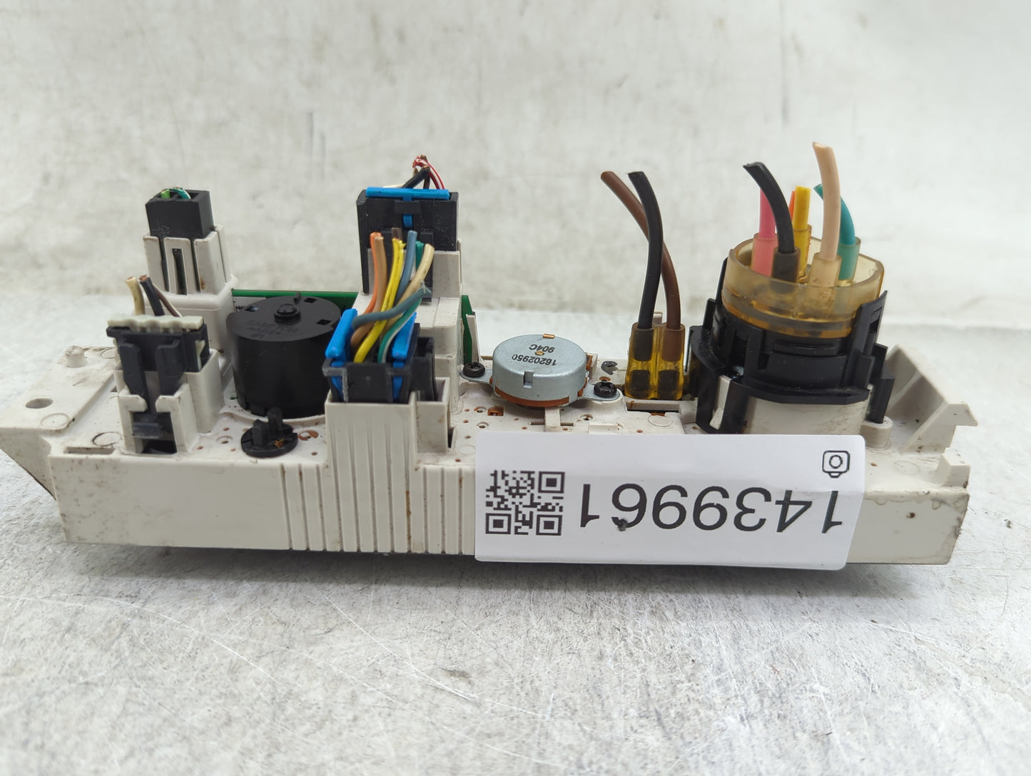 2001 Chevrolet Astro Climate Control Module Temperature AC/Heater Replacement P/N:84555663 16202950 Fits OEM Used Auto Parts